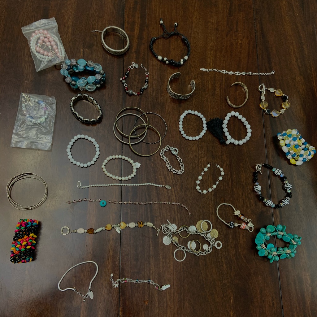Bracelets Various